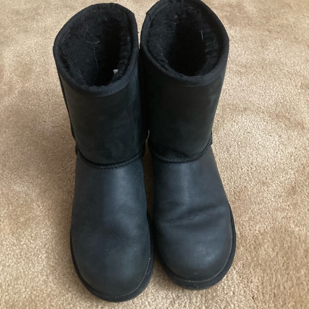 Black Ugg boots